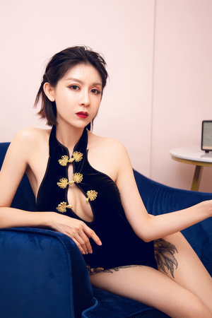 坐公交忘穿内裤被挺进老外