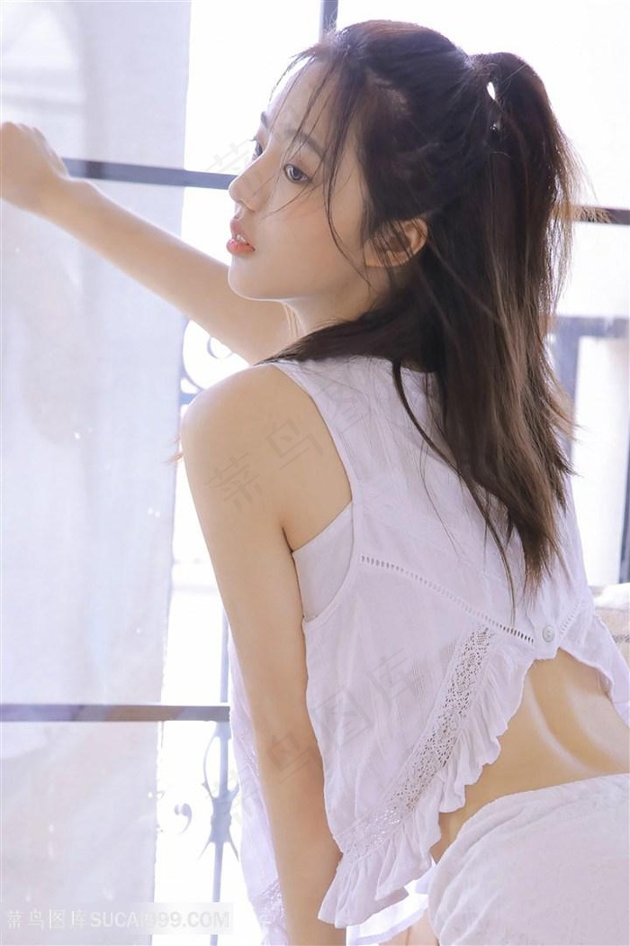 女人一个人扒开荫道口